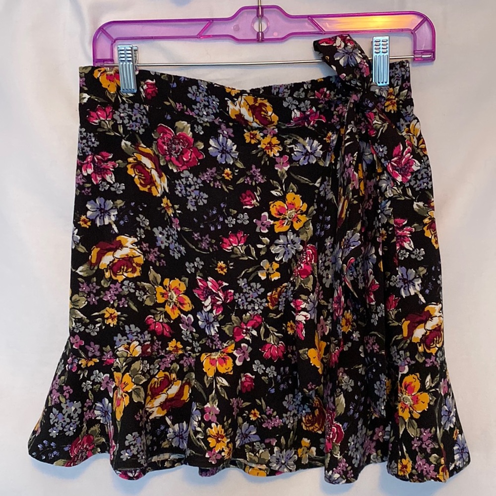 Wild fable shirt. Fits tight in hips and then flares towards the bottom.